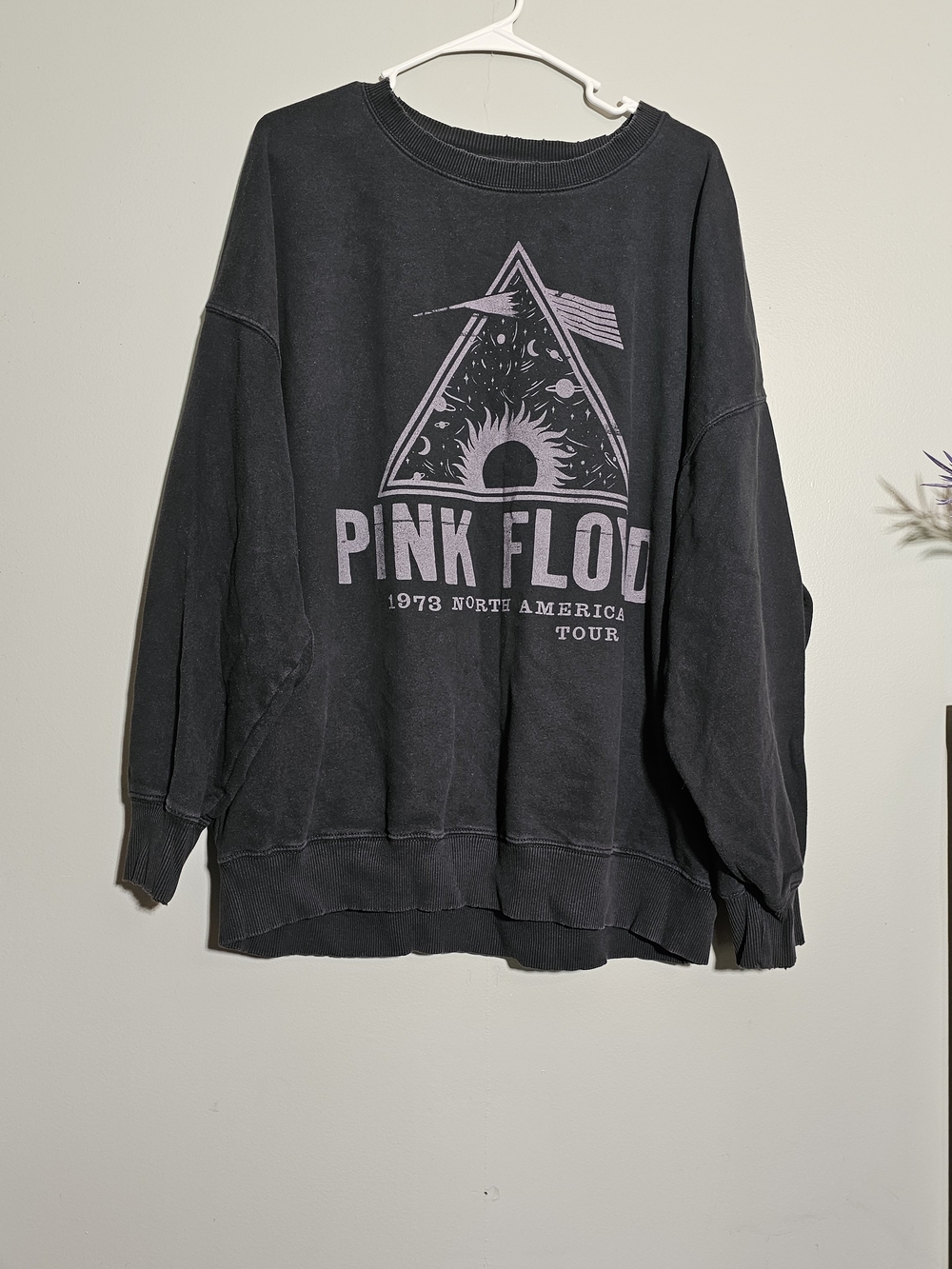 American Eagle Outfitters Black Crewneck Sweatshirt with Pale Pink Graphic